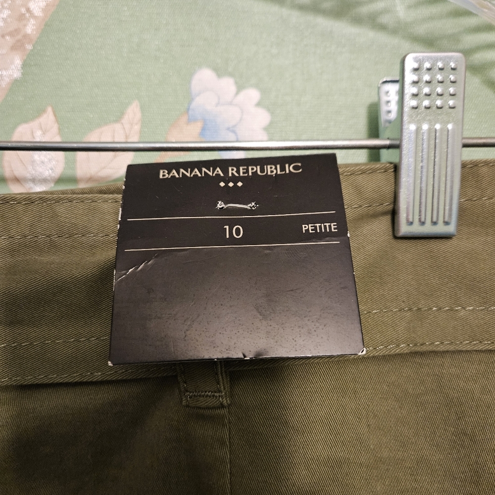 Banana Republic NWT Army Green 10 Petite - Picture 4 of 7
